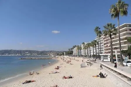 301-studio Au Calme Entierement Renove * Antibes